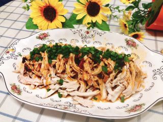 19、减肥瘦身餐也可以这么好吃-凉拌鸡丝,成品图。