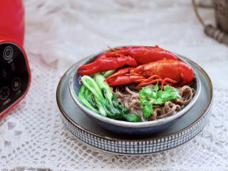 14、小龙虾青菜清汤荞麦面,好吃又不长肉肉。