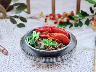 15、小龙虾青菜清汤荞麦面,再来一张诱惑你。