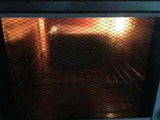 19、全麦吐司,上下火190度35分钟。