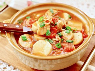 17、杏鲍菇扇贝花肉煲,鲜香味浓郁又营养丰富,搭配一锅米饭不够吃。