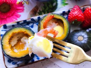 15、鹌鹑蛋鲜虾贝贝小南瓜盅,很诱人很好吃