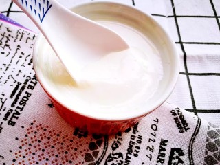 11、塑身美颜夏季酸梅汤&姜汁撞奶,静置10分钟以上，凝结成豆腐脑状，入口细滑即化，甜中微辣，开胃去湿。