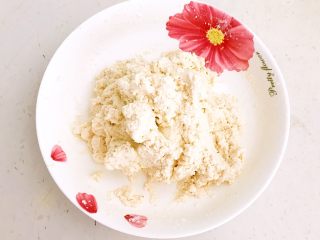 10、冬日暖心菜 荷塘月色,把豆腐压碎后调匀,豆腐尽量压得碎一点