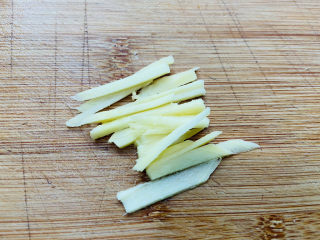 4、西兰花炒牛肉,姜丝