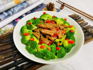 17、西兰花炒牛肉,西兰花炒牛肉香嫩爽口