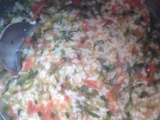 6、乌鱼番茄菜粥,最后加鱼肉混合