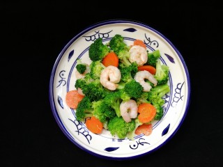 15、减脂系~凉拌虾仁西兰花胡萝卜,成品图。