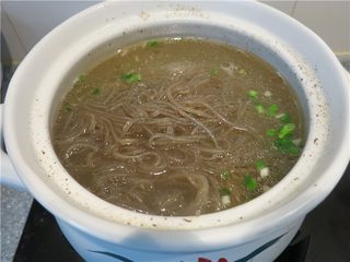 12、大补气血牛尾汤,烫好的粉条