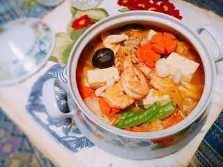 17、辣白菜豆腐煲,美味的辣白菜豆腐煲上桌啦????????????