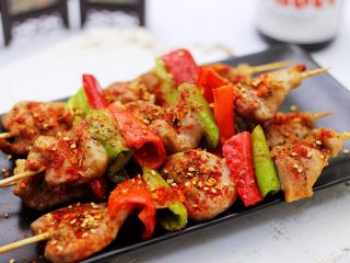 22、超爽的麻辣孜然烤肉串,我能说好吃到爆，香味直接馋哭我家邻居小孩。