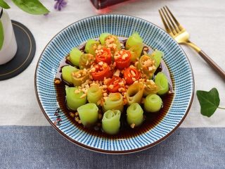 13、凉拌爽脆双色卷,清新爽脆，开胃解腻