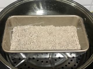9、芡实糕,冷水上锅蒸，开锅后中火，20分钟关火。