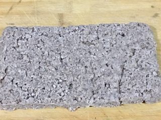 11、芡实糕,脱模成功，要是铺了油纸就更好了。