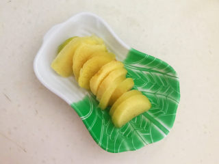 6、老坛酸菜鱼,鲜姜削皮后切成小片