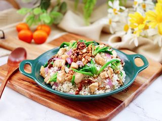 18、鸡丁核桃菠菜炒饭,成品一