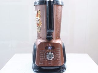 8、麻辣猪皮冻,盖上盖子,选择豆浆制作按钮