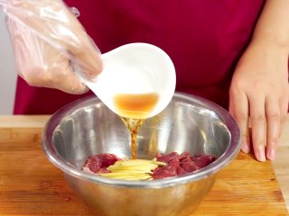 5、开胃菜*薄荷水煮牛肉,加入料酒