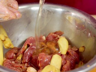 7、开胃菜*薄荷水煮牛肉,打入蛋清