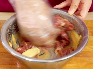 8、开胃菜*薄荷水煮牛肉,绞打均匀