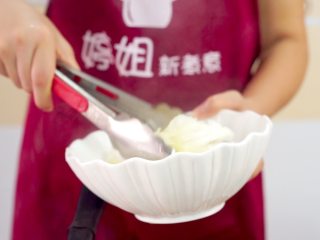 12、开胃菜*薄荷水煮牛肉,然后盛出备用