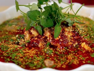 28、开胃菜*薄荷水煮牛肉,加入薄荷叶即可