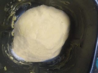 4、最爱豆沙甜圈圈,第二次和面工作结束，