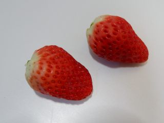 3、低脂代餐，健康减肥—甜菜根燕麦酸奶,还可以加几个草莓调味