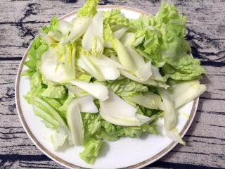 5、黑木耳炒白菜,白菜切片