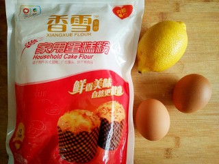 1、蒸蛋糕,准备食材。