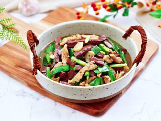 16、蒜香梅花肉炒猪血,成品