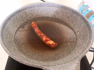 10、莴笋炒木耳,四川腊肠冷水下锅，水开后煮20分钟