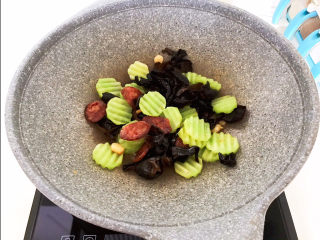 20、莴笋炒木耳,莴笋炒木耳做好了~