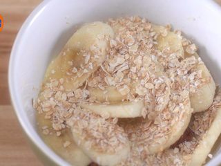 5、4道低脂减肥餐，让你夏天前瘦成一道闪电,3.鸡蛋1个，牛奶60克，搅拌，铺吐司、香蕉、燕麦。