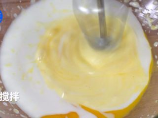 8、4道低脂减肥餐，让你夏天前瘦成一道闪电,2.蛋黄2个，酸奶100克，搅拌，筛入低粉25克，搅拌。