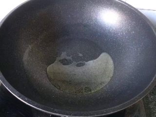 11、凉拌海带丝,锅中热油