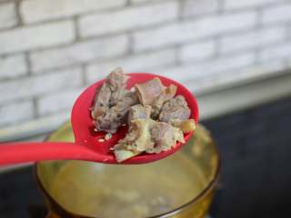 5、罗宋汤,捞出牛肉，把水倒掉