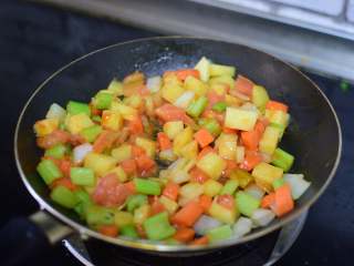 13、罗宋汤,炒匀