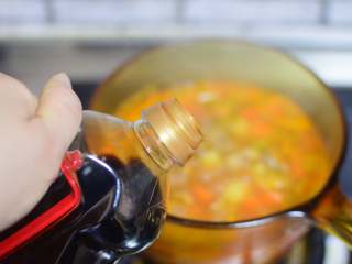 17、罗宋汤,加生抽，拌匀即可