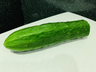 2、黄瓜皮蛋汤,黄瓜半根；