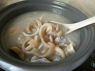 8、#猪年#猪蹄冻,再次大火煮开转中小火煮一个小时