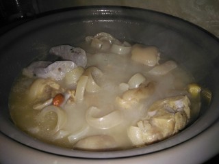 9、#猪年#猪蹄冻,煮好后如图中状态