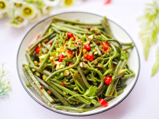 18、鲜嫩可口的凉拌蕨菜,做起来也简单～