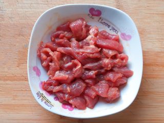 6、家常小炒四季豆,搅拌均匀，腌制20分钟至其入味