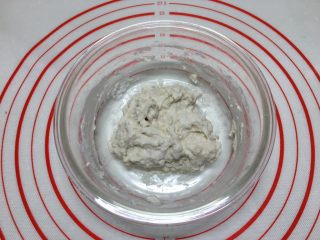 2、基础白吐司(波兰种),用筷子搅拌至无干粉状态,室温或冷藏发酵