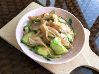 15、黄瓜拌猪耳朵,成品图。