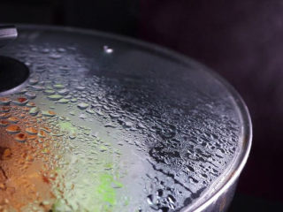 15、丝瓜换种新鲜做法，比炒蛋还要好吃百倍,锅上气后，蒸个5分钟即可出锅。