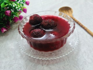 10、杨梅汤,5分钟后，即可盛出，上桌