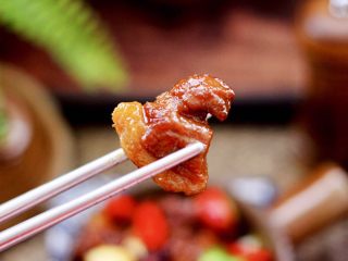 19、红烧牛肉炖大蒜,啦啦啦，香味浓郁又蒜香味扑鼻的红烧牛肉炖大蒜就出锅咯，吃上一口太爽了。