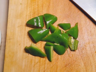 3、黑胡椒牛柳,青椒切块